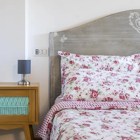 Anita Πανσιόν *